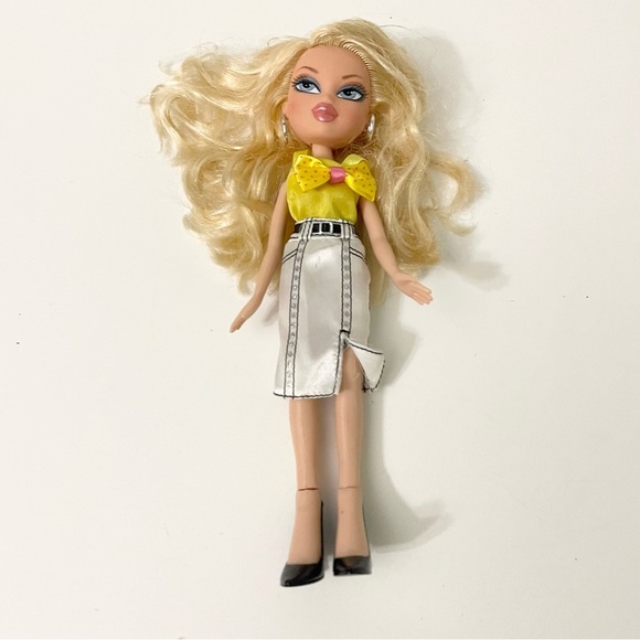 Bratz Doll Cloe MGA Doll - Picture 15 of 16